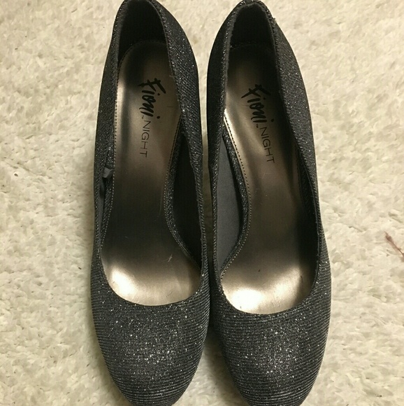 High heels - Picture 2 of 3